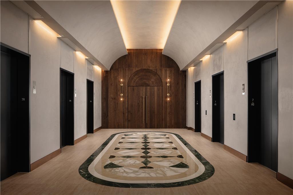 Thompson Houston, By Hyatt Hotel Interior photo